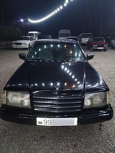 bmw f10 lip: Mercedes-Benz W124 sedan, qara rəng - Kuzov: sedan, qara, üzərində — 2