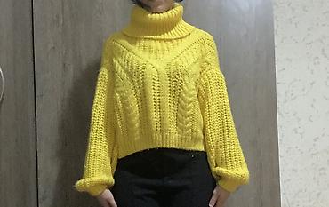 Parlaq sarı rəngdə qadın sviteri - Model: qısa kəsim (crop), oversize