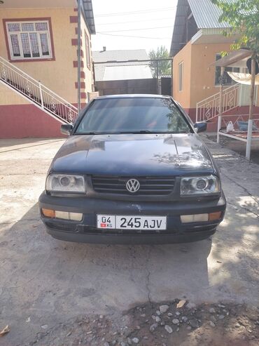машина венто: Volkswagen Vento: 1993 г., 1.8 л, Механика, Бензин, Седан