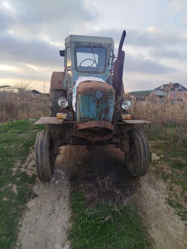 yan guzgulər s: Traktor TEQRX, 2000 il, motor 0.7 l