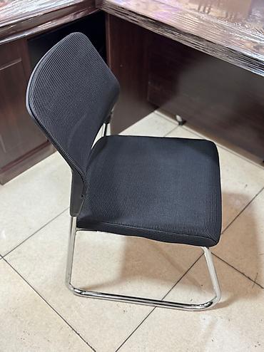 Другая мебель: Сетчатый стул с хромированными ножками, мягким сиденьем и спинкой из — 13