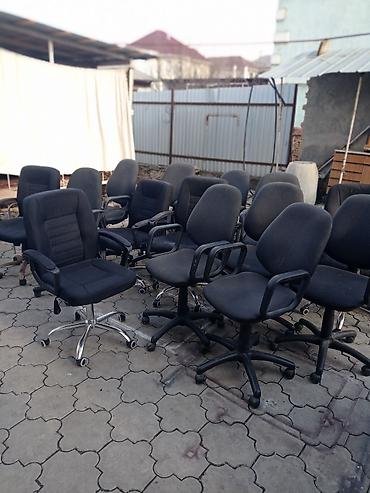 Офисные кресла: Офисное кресло, С колесиками, цвет - Черный — 8