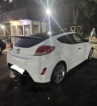 hunday elantra 2012 qabag pad krilnik: Salonnan alinma 2012 model Hyundai Veloster, ağ rəng, kupe-hetçbek — 4