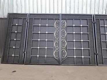 Распашные ворота: Металлические распашные ворота с калиткой (модульные панели) - — 102