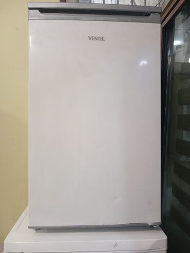Блендеры: Б/у 1 дверь Vestel Холодильник Продажа, цвет - Белый, С колесиками