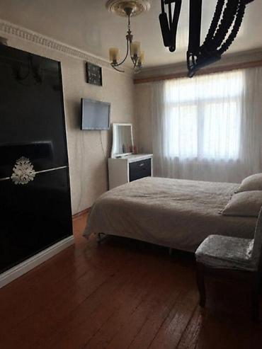 kohnə binalar: Bakı, 8-ci kilometr, 3 otaqlı, Köhnə tikili, m. Xalqlar Dostluğu, 65 kv. m — 1