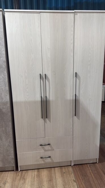Шкафы для одежды: Шкафы-купе и распашные шкафы для одежды - Конфигурации: 3–6 секций at lalafo.kg — 4 Шкафы для одежды: Шкафы-купе и распашные шкафы для одежды - Конфигурации: 3–6 секций — 4