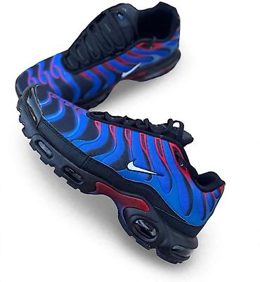 tn grape: Nike Air Max Plus (TN) patike – plavo/crveni “flames” dizajn - Model — 1