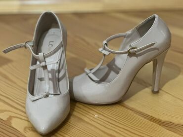 белые мужские туфли: Туфли, Размер: 37.5, цвет - Бежевый, Новый