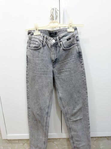 Cinslər: Qadınlar üçün müxtəlif model və rəngdə cins şalvarlar dəsti. hamısı — 4