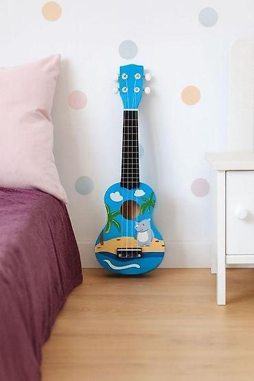 rančevi za decu: Ukulele drvena gitara za decu sa 4 najlonske žice i trzalicom – — 2
