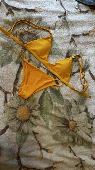 Çimərlik geyimləri: Dəst iki hissəli bikini- her biri 10 azn