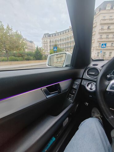 Mercedes-Benz: Mercedes‑Benz C‑Class sedan - Kuzov: ağ rəng, 4 qapı, kompakt premium — 11