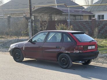 дишевли машина: Opel Astra: 1996 г., 1.6 л, Механика, Бензин, Хэтчбэк