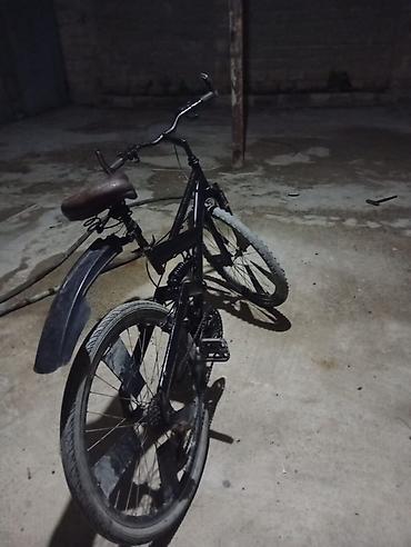 velosipet: Dağ/şəhər tipli velosiped – tam qara dizayn - Çərçivə: möhkəm metal — 3