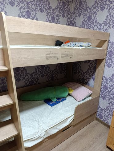 кровать многофункциональный: Двухъярусная кровать, Б/у, Дерево, С выкатной системой