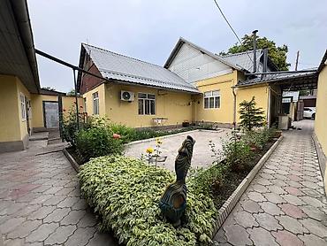 174: Выставлен дом на продажу в центре города Усенбаева 174, за ЦОН, ниже — 1