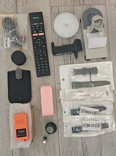 Müxtəlif aksesuar və elektronikadan ibarət qarışıq dəst Dəstdə