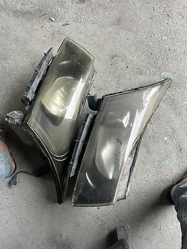 Avtomobil üçün ön faralar dəsti satılır. Şəkillərdə göründüyü kimi sol