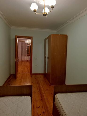 Uzunmüddətli kirayə mənzillər: Sabunçu rayonu,Razin qəsəbəsi,74 nomrəli məktəbin yanında, 5 — 10