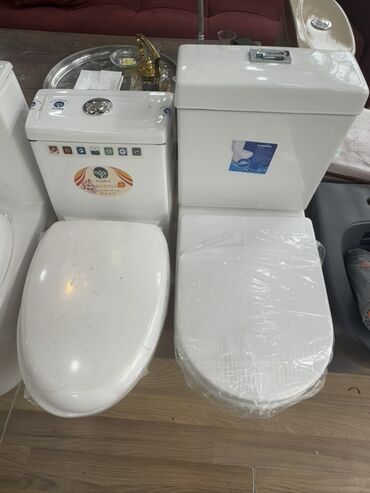 işlenmiş unitazlar: Ağ rəngli unitazlar, müasir hamam otaqları üçün nəzərdə tutulmuşdur