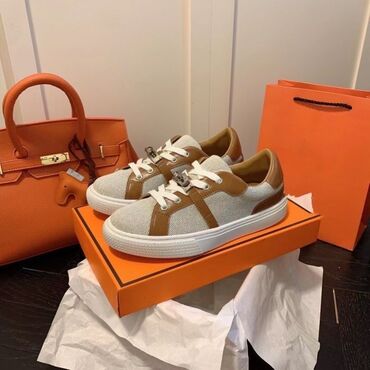 Кроссовки и спортивная обувь: Обувь:кеды Hermes 👟 состояние:очень хорошо состояние, не носила с