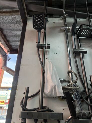 кран для душ: Душевая система с верхним душем и ручной лейкой - Комплект в