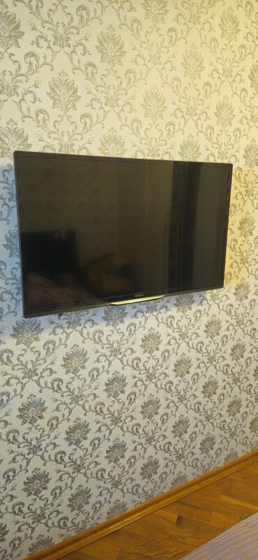 вентиляторы в баку: Philips brendinə məxsus qara rəngli Smart TV. patstavkası extu digər