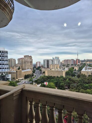 Uzunmüddətli kirayə mənzillər: Ev studio tiplidi. 2 sanuzel və 2 balkon var. Su işıq daimidir. Qaz — 3