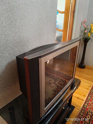 LG katod şüalı televiziya (CRT) - Ekran: təxminən 29–32 düym