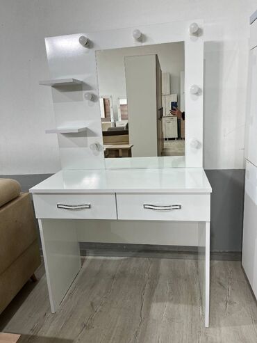 Stolovi: Sto za šminkanje 5 U ponudi moderan stočić za šminkanje, savršen za — 4