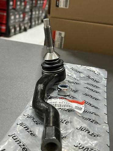 nakanecnik: DG9Z-3A130-A (Nakoneçnik – tie rod end) Alternativlər: * ES800408 * — 2