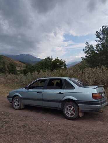 Volkswagen: Volkswagen Passat: 1990 г., 1.8 л, Механика, Бензин, Седан