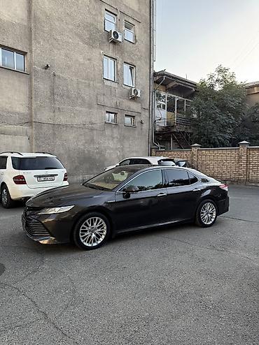 byd e2 2025: Toyota Camry: 2018 г., 2.5 л, Вариатор, Гибрид, Седан — 4