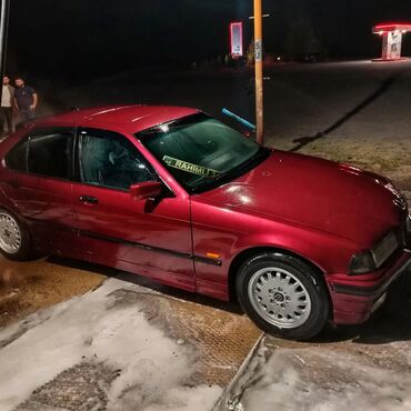 BMW: BMW 3 Seriyası E36 – qırmızı sedan Xüsusiyyətlər: - Korpus: 4 qapılı