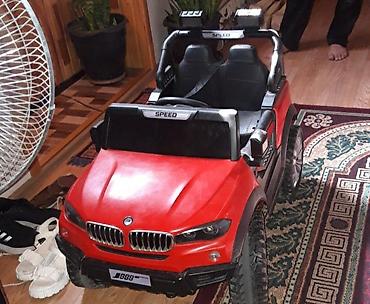 interaktiv oyuncaq itlər: Uşaqlar üçün elektrikli minik maşını – qırmızı rəngdə, SUV tipli — 1