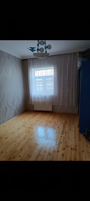 Uzunmüddətli kirayə evlər: Mebel və əşyalı geniş həyət evi/bağ evi - Zal: künc divan, yemək — 4