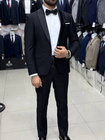 Kostyumlar: Kişi Kostyum Dəstləri - Klassik və modern kəsim: dar siluet, çiynə — 45