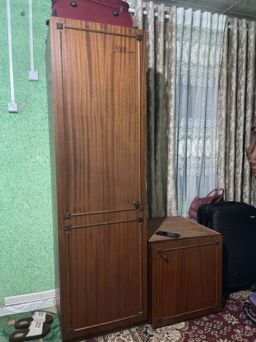 шкафы советские: Шкаф для одежды, Б/у, Прямой