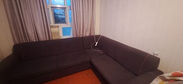 Komodlar: Künc divan, Parça