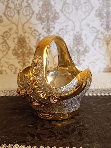 Çox nəfis və parlaq dizayna malik dekorativ səbət satılır. Qızılı