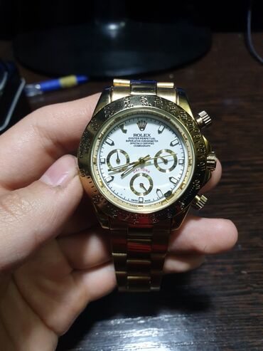 продаю золотые часы: Продаю часы Rolex Daytona Кварцевый механизм Все три кнопки