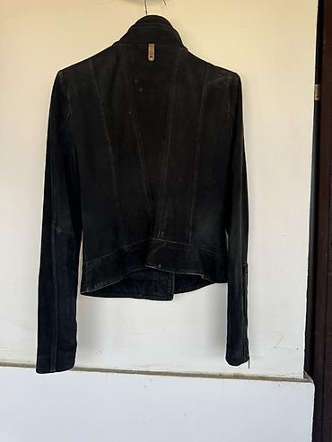 parka s: Crna ženska biker jakna od velura (brušene kože). - Materijal: mekani — 4