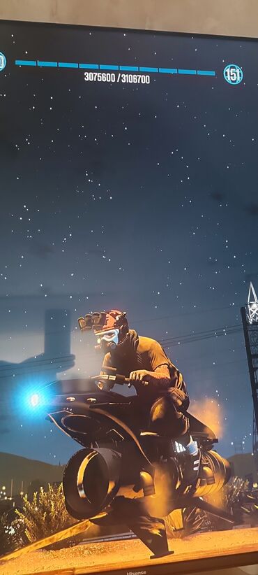 Digər avtomobillər: Qarajda müxtəlif növ nəqliyyat vasitələri var. Yüksək keçmə — 5