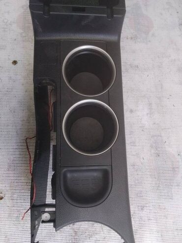 Другие автозапчасти: Подлокотник Subaru Outback BP EJ25 2007 (б/у)