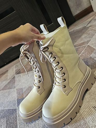moon boot: Женские ботинки на массивной подошве, цвет бежевый/молочный. - — 2