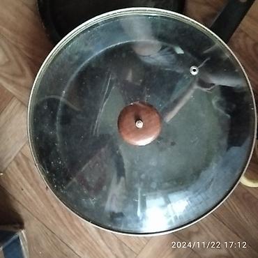 горшки бу: Продам все,что на фото за 1800 Продам сковородки и кастрюльку, одна — 1