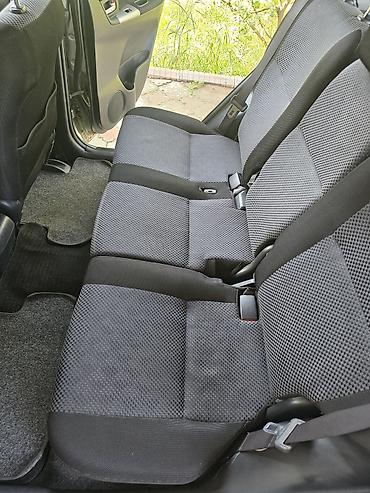 Toyota Corolla Verso: 2004 г., 1.8 л, Механика, Бензин, Хэтчбэк — 9