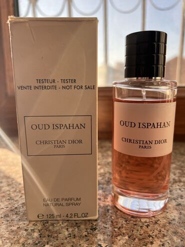 çanta kişi üçün: Cristian Dior Oud İspahan. Uniseksdir. Həm kişi həm qadın üçün. Bu