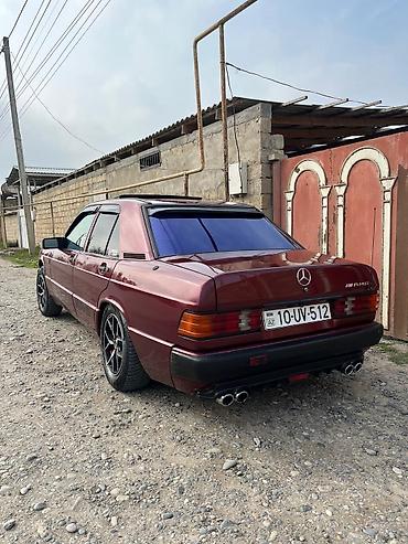 4 goz mercedes 3 2: Mercedes-Benz 190 (W201) sedan, tünd qırmızı rəng. - Kuzov: 4 qapı — 4